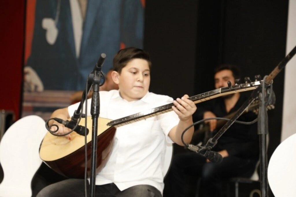 İlkadım Belediyesi saz kursiyerlerinden Bağlama Dinletisi ve Solistler Geçidi