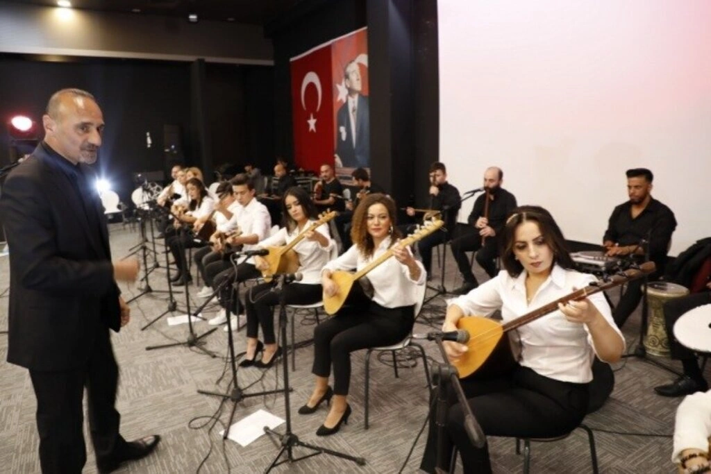 İlkadım Belediyesi saz kursiyerlerinden Bağlama Dinletisi ve Solistler Geçidi