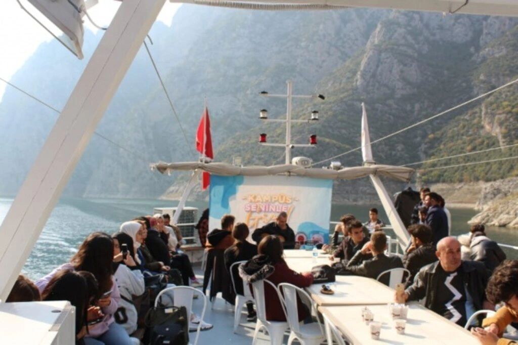ÜniAK'tan Kampüse Hoş Geldin Gezileri