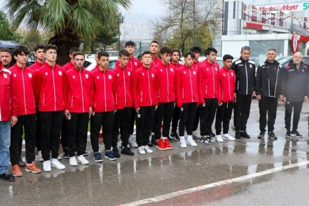 Samsunspor Atatürk'ü andı
