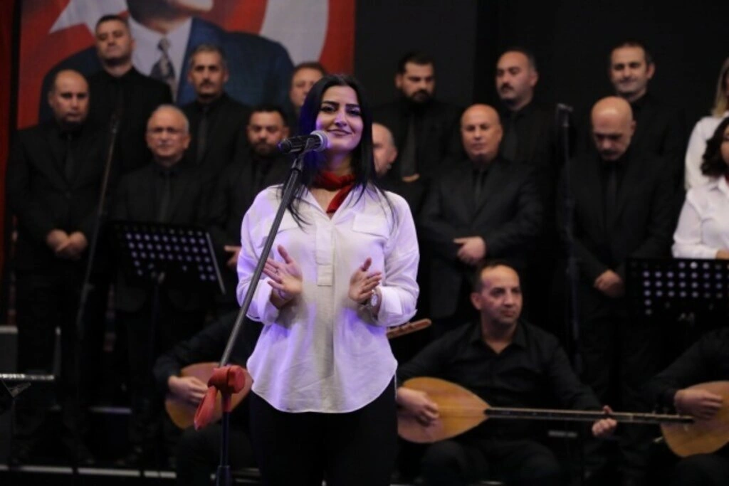 İlkadım THM Korosu Atatürk'ün sevdiği türküleri söyledi