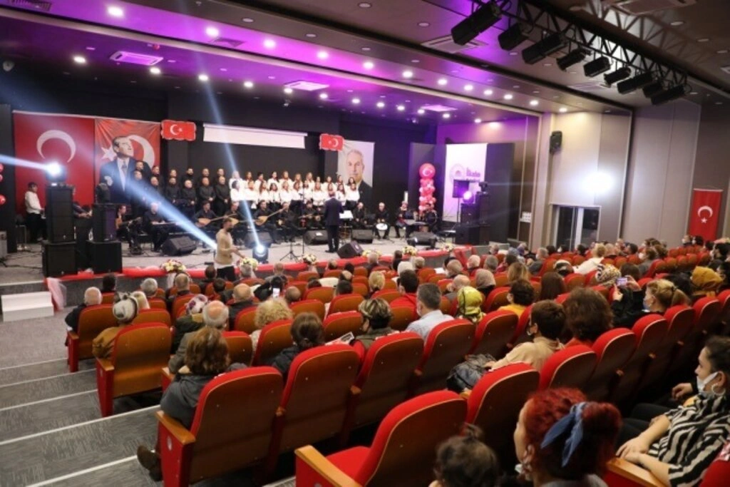 İlkadım THM Korosu Atatürk'ün sevdiği türküleri söyledi