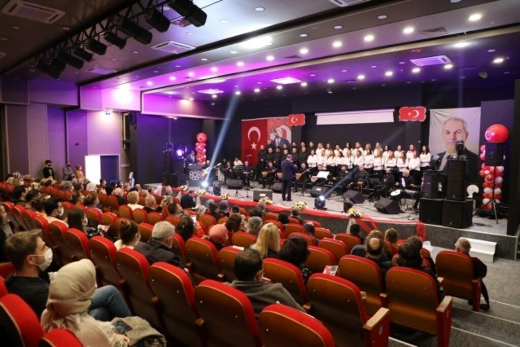 İlkadım THM Korosu Atatürk'ün sevdiği türküleri söyledi