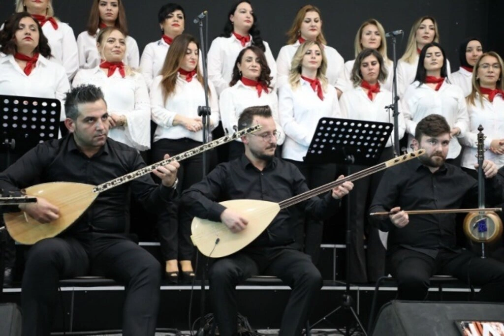 İlkadım THM Korosu Atatürk'ün sevdiği türküleri söyledi