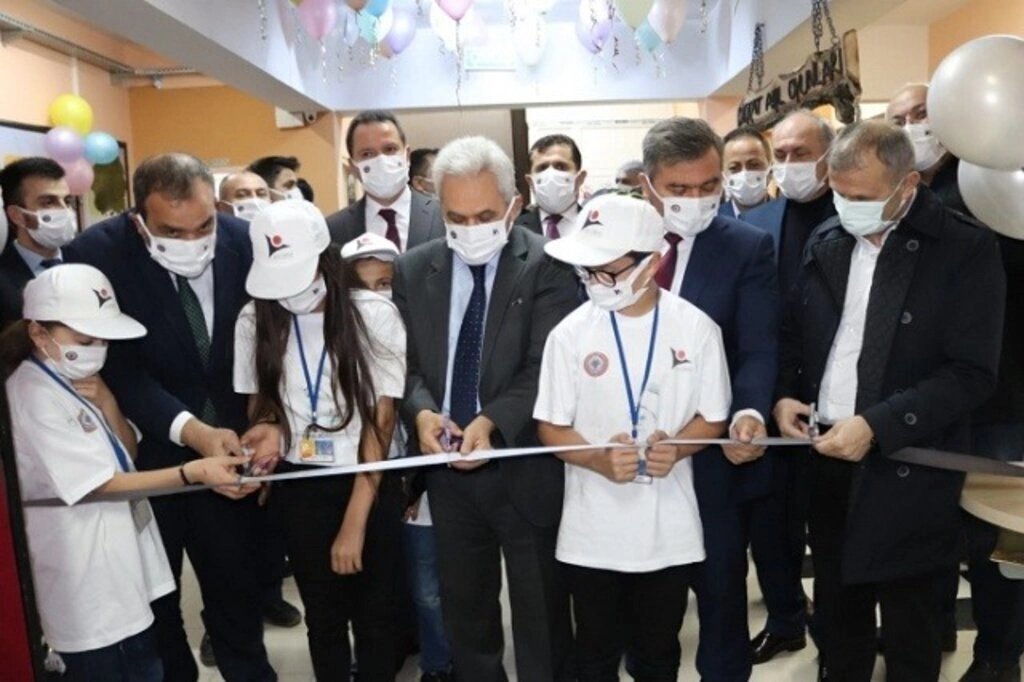 Canik Tuzaklı Ortaokulu'nda TÜBİTAK Bilim Fuarı