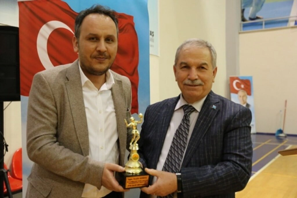 İlkadım Birimler Arası Voleybol Turnuvası'nın Şampiyonu Mali Hizmetler Müdürlüğü Oldu