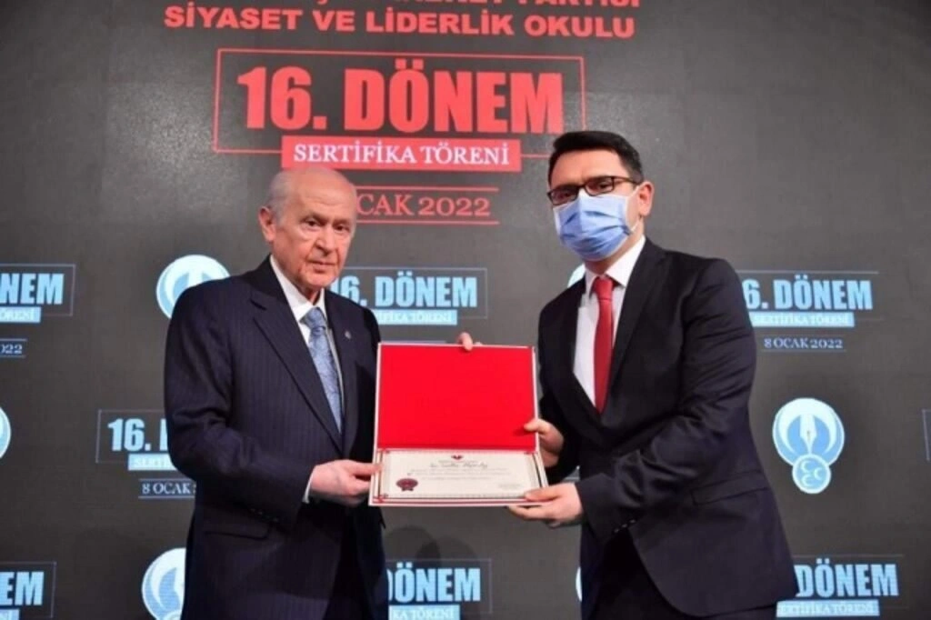 MHP Siyaset ve Liderlik Okulu dönem birincisi Samsun'dan