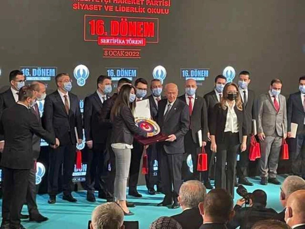 MHP Siyaset ve Liderlik Okulu dönem birincisi Samsun'dan