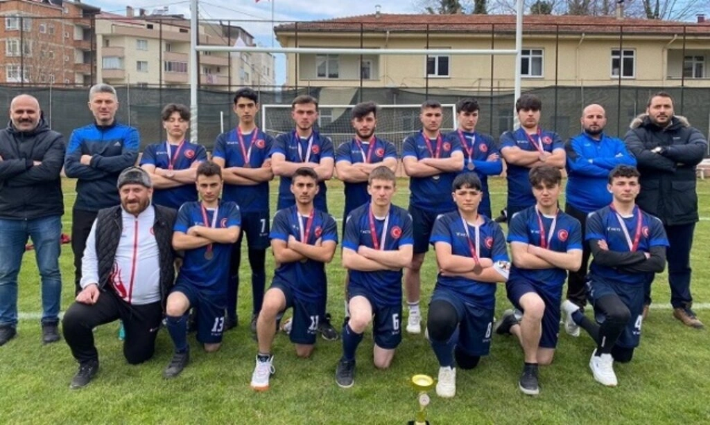 Tekkeköy Necati Akçağlılar Anadolu Lisesi Okul Sporları Gençler Ragbi Türkiye 3.sü oldu