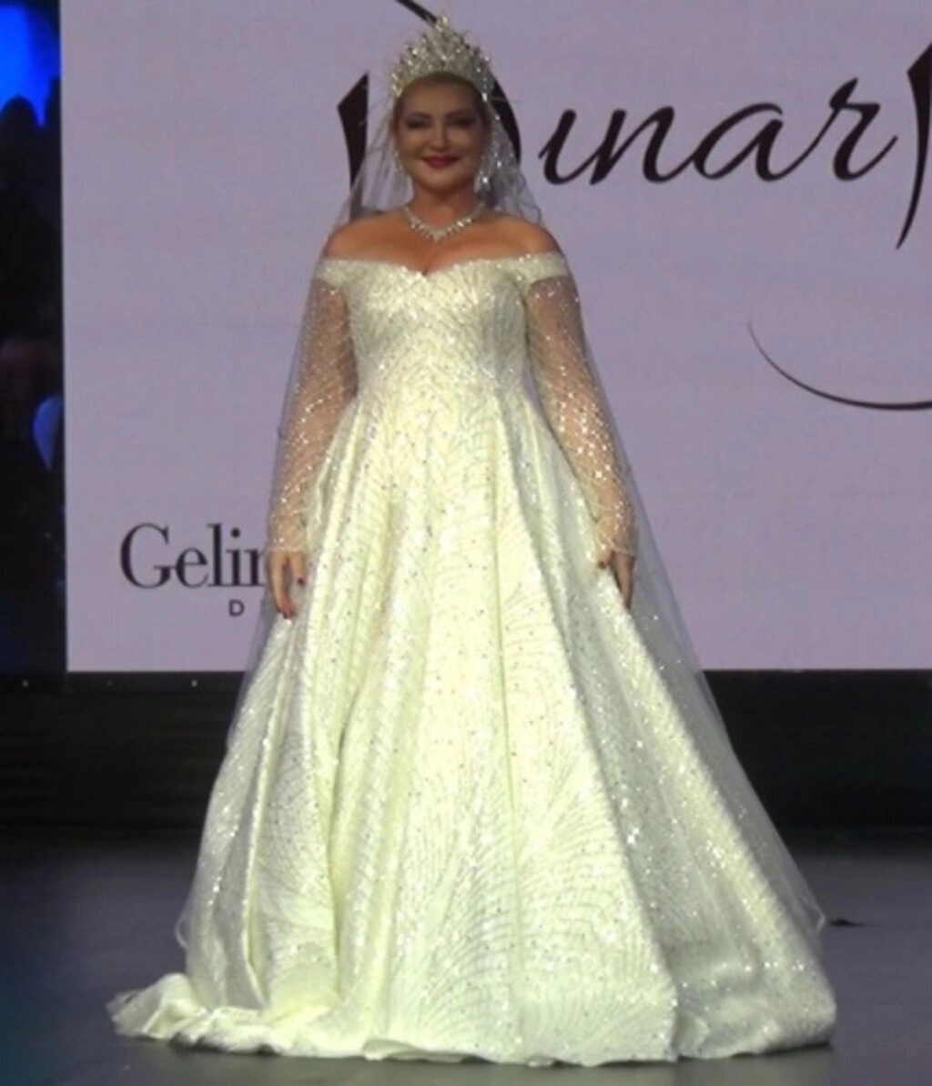 Modacı Pınar Bent defile Ece Gürsel Gelinlik Zahide Yetiş