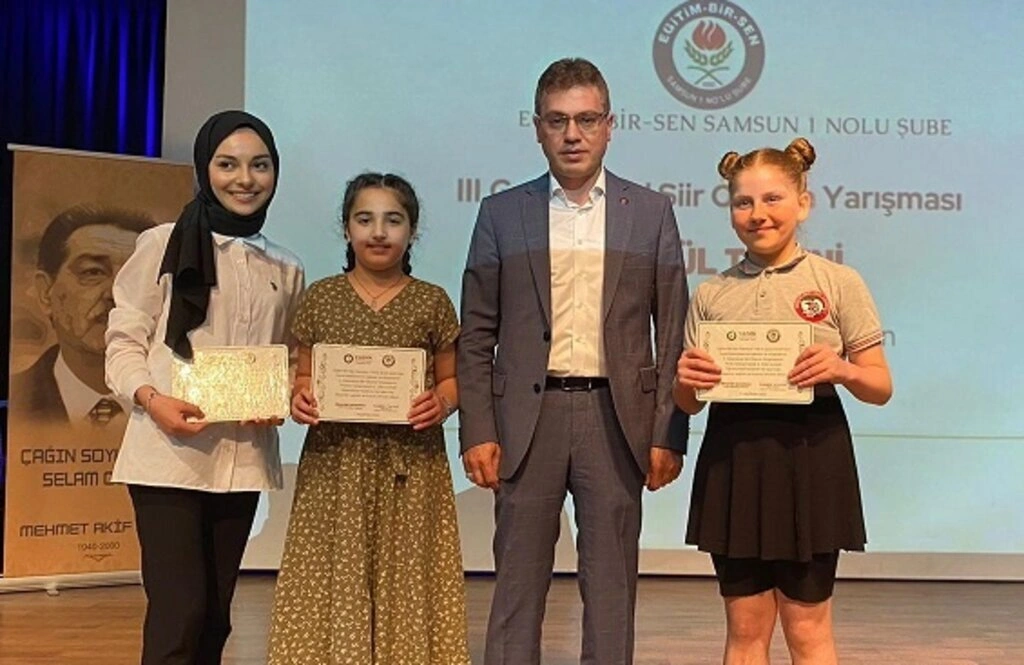 Eğitim Bir Sen Samsun 1 Nolu Şubesi Geleneksel Şiir Okuma Yarışmasının Üçüncüsü Yapıldı