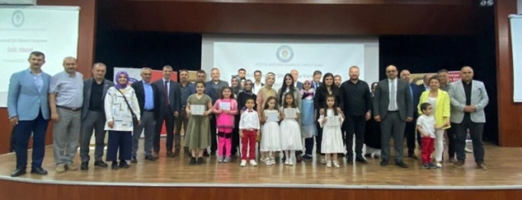Eğitim Bir Sen Samsun 1 Nolu Şubesi Geleneksel Şiir Okuma Yarışmasının Üçüncüsü Yapıldı