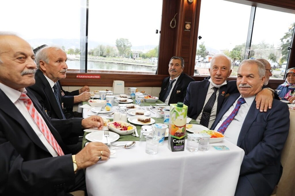 Samsun'da Gazilerin Büyük Coşkusu! Başkan Demirtaş Gaziler Günü'nde lokma dağıttı!