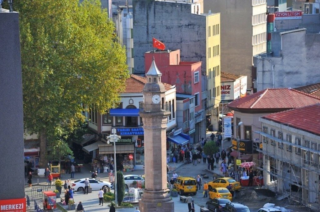Saathane Meydanı'nda çalışmalar sürüyor