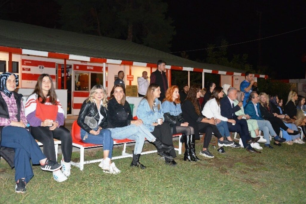 Hastanelerin dostluk maçında meme kanserine dikkat çekildi