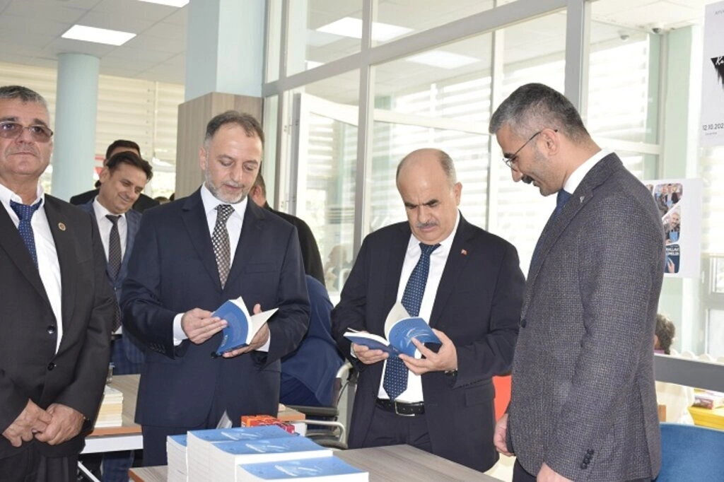 Ayvacık İlçe Halk Kütüphanesi tören ile hizmete açıldı