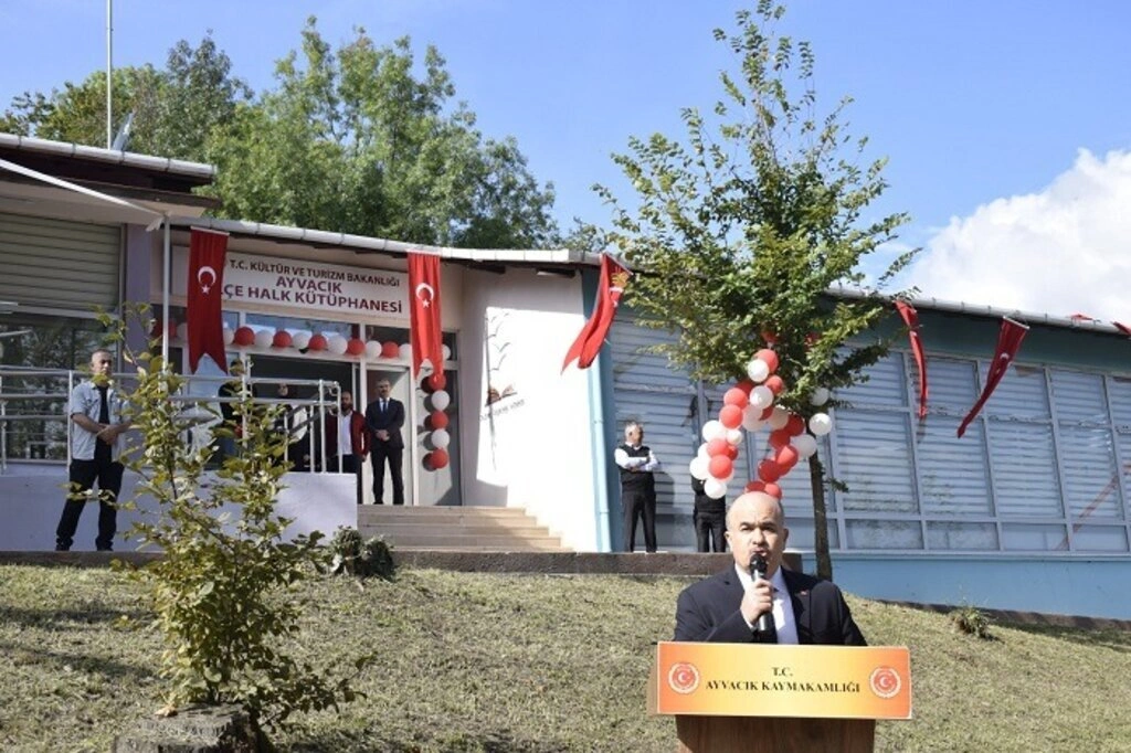 Ayvacık İlçe Halk Kütüphanesi tören ile hizmete açıldı