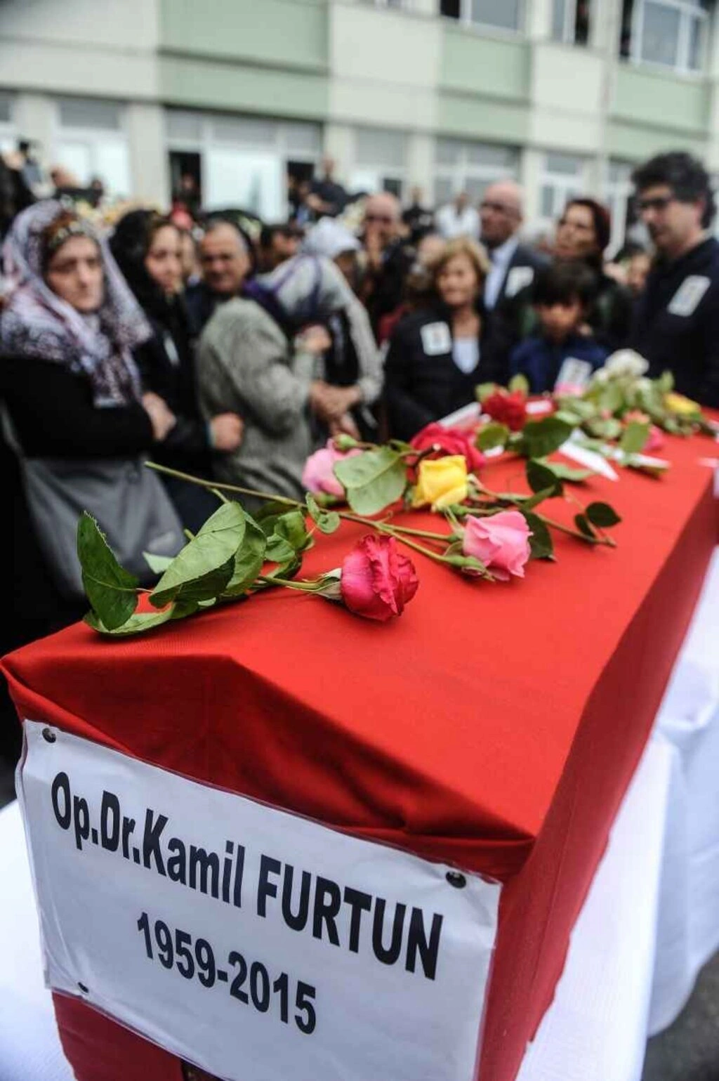 Şehit edilen doktor son yolculuğuna uğurlandı