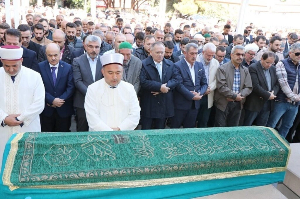 Tok ailesinin acı günü! Niyazi Tok son yolculuğuna dualarla uğurlandı