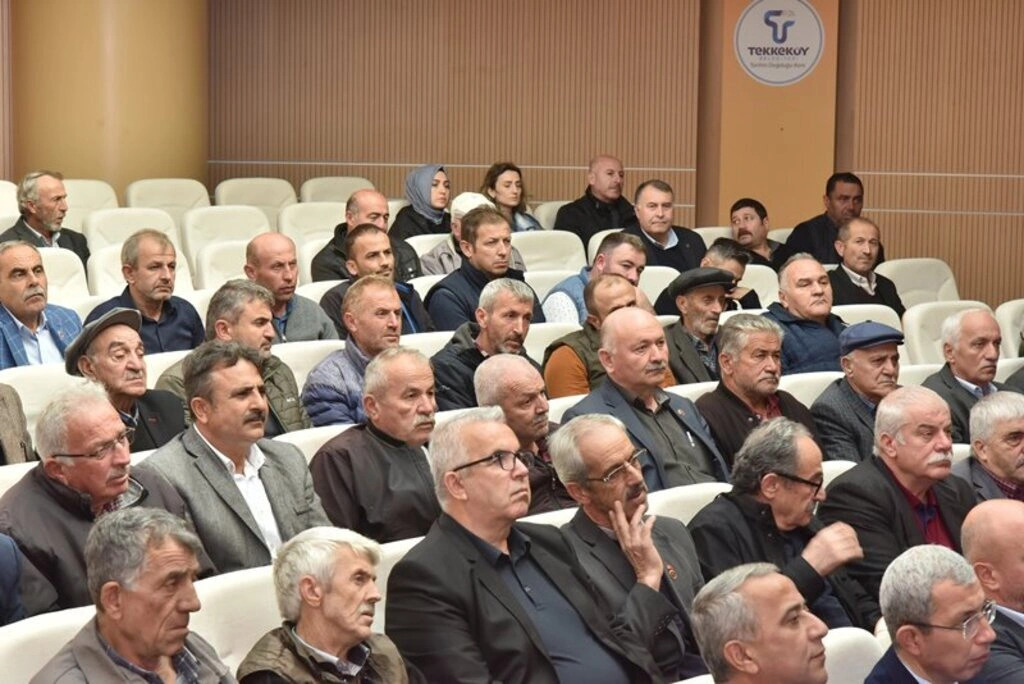 Tekkeköy’de çiftçilere buğday, yonca ve reygras tohumu dağıtıldı