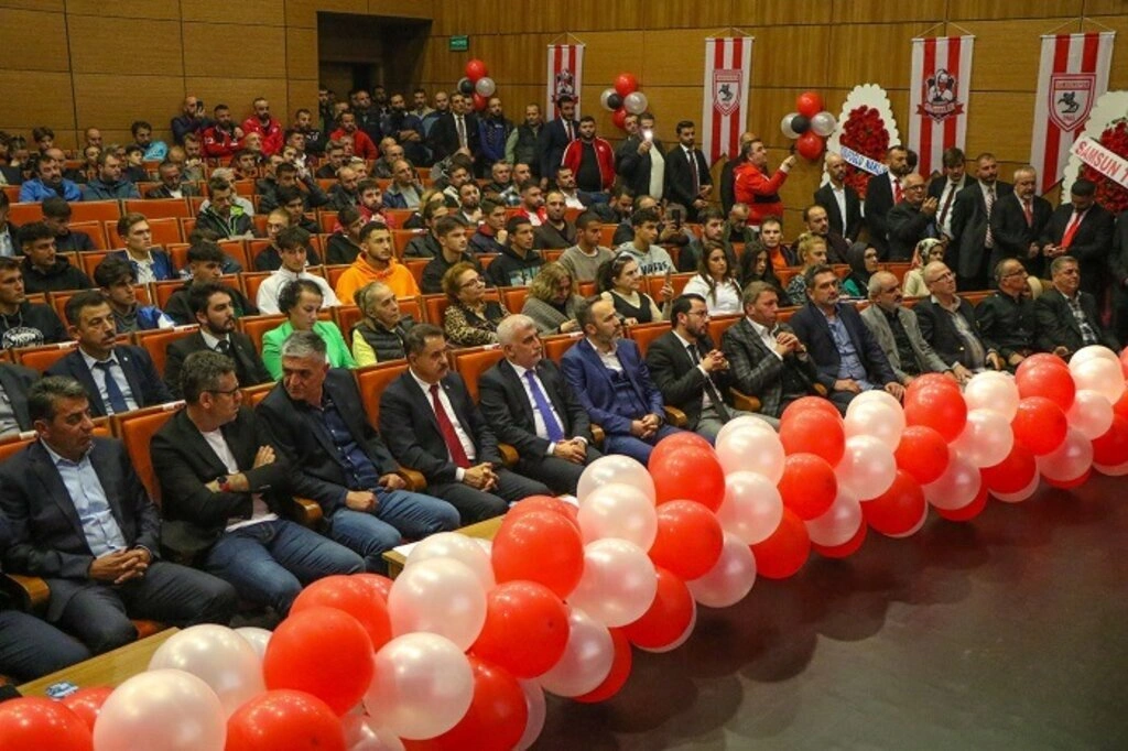 Şimşekler Taraftar Grubu Birliği Derneği'nden coşkulu kutlama
