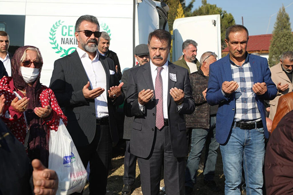 Başkan Deveci'nin babası merhum Recep Deveci son yolculuğuna dualarla uğurlandı
