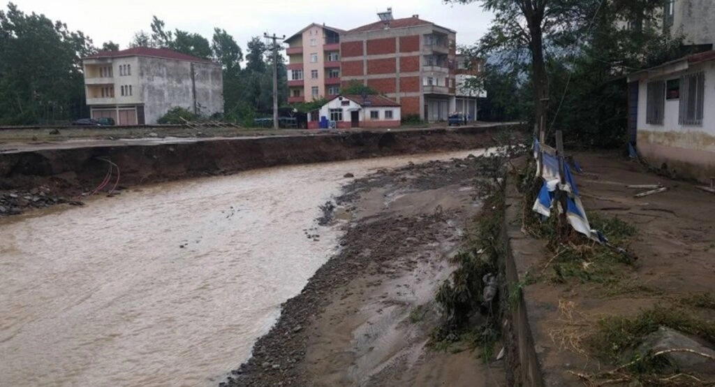 Evci ve Sakarlıda sel felaketin izleri