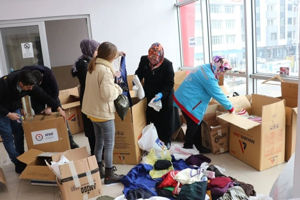 Havza’dan deprem bölgesine bir kamyon yakacak