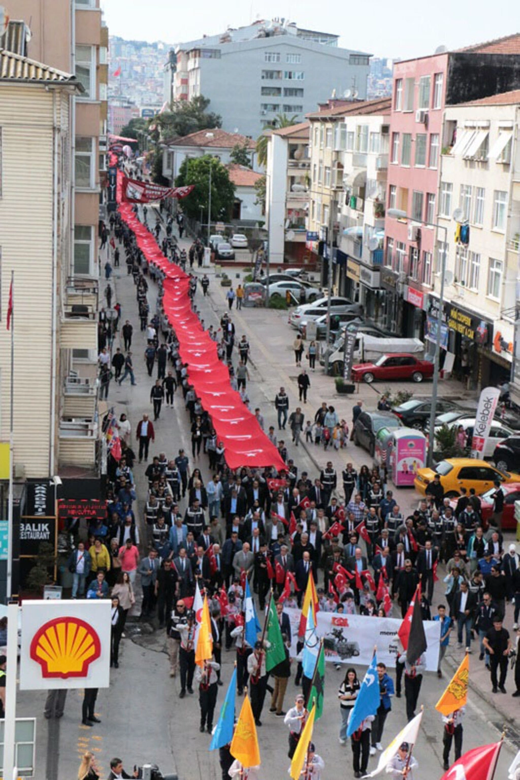 1919 metrelik dev bayrak Samsun caddelerinde gezdi