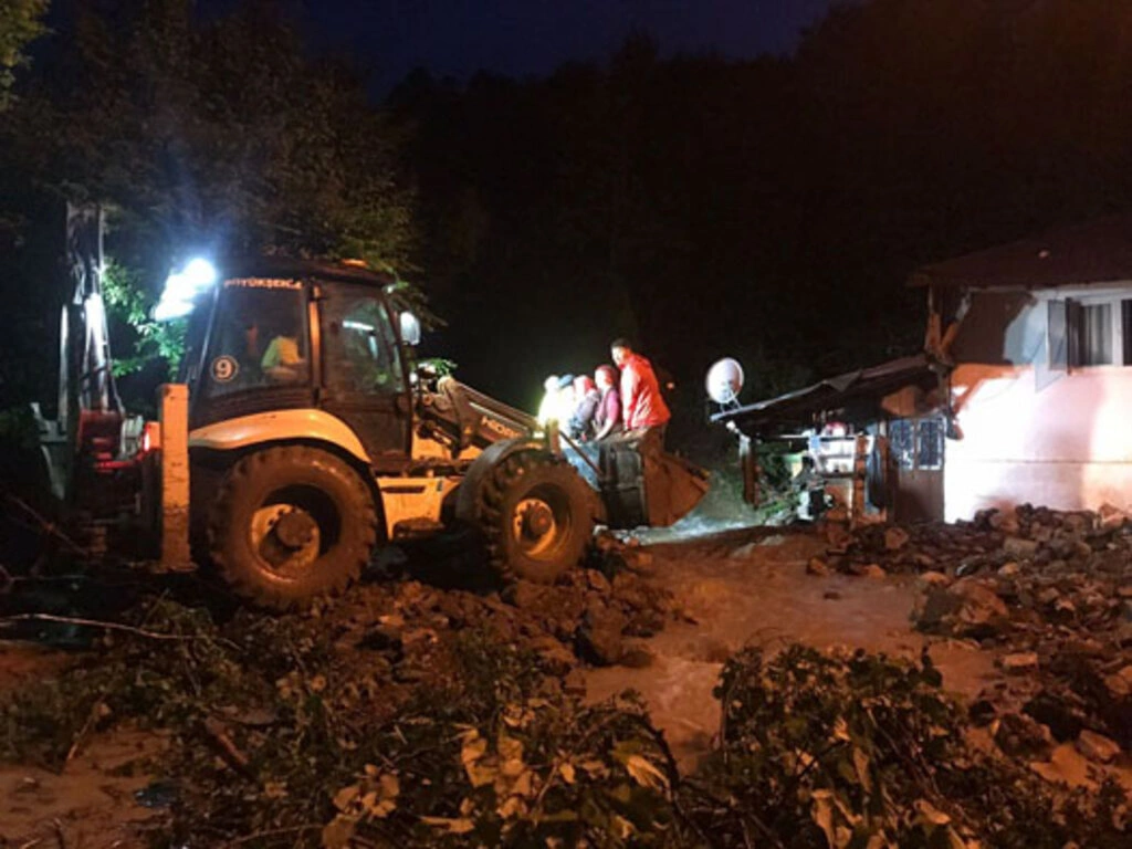 Samsun'a 24 saatte 97 kg yağış düştü! İşte sahada yapılan çalışmalar