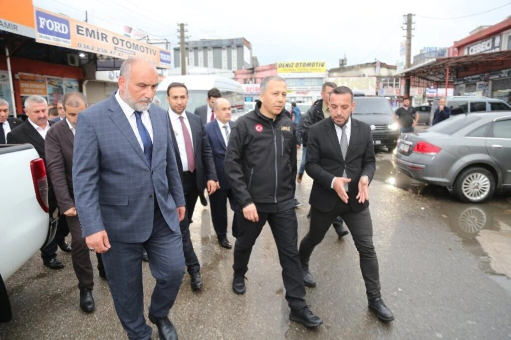 İçişleri Bakanı Yerlikaya Canik'te incelemelerde bulundu