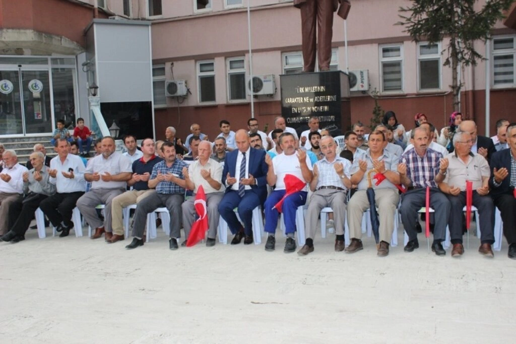 Tekkeköy’de Şehitleri anma ve Dua programı