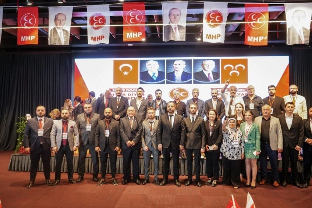 MHP İlkadım'da coşkulu Kongre! Yavuz Anuk Başkan Seçildi