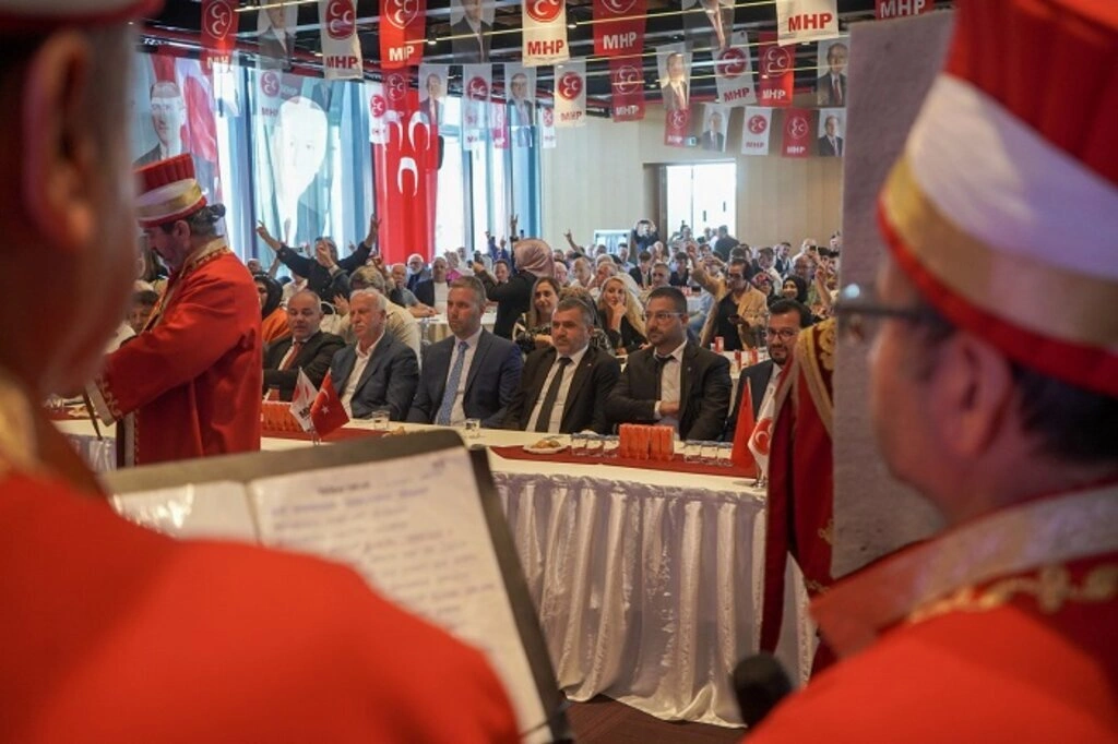 MHP İlkadım'da coşkulu Kongre! Yavuz Anuk Başkan Seçildi