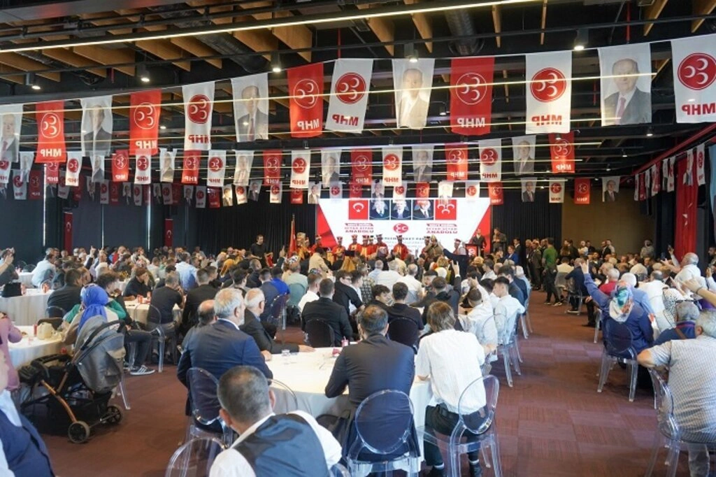 MHP İlkadım'da coşkulu Kongre! Yavuz Anuk Başkan Seçildi