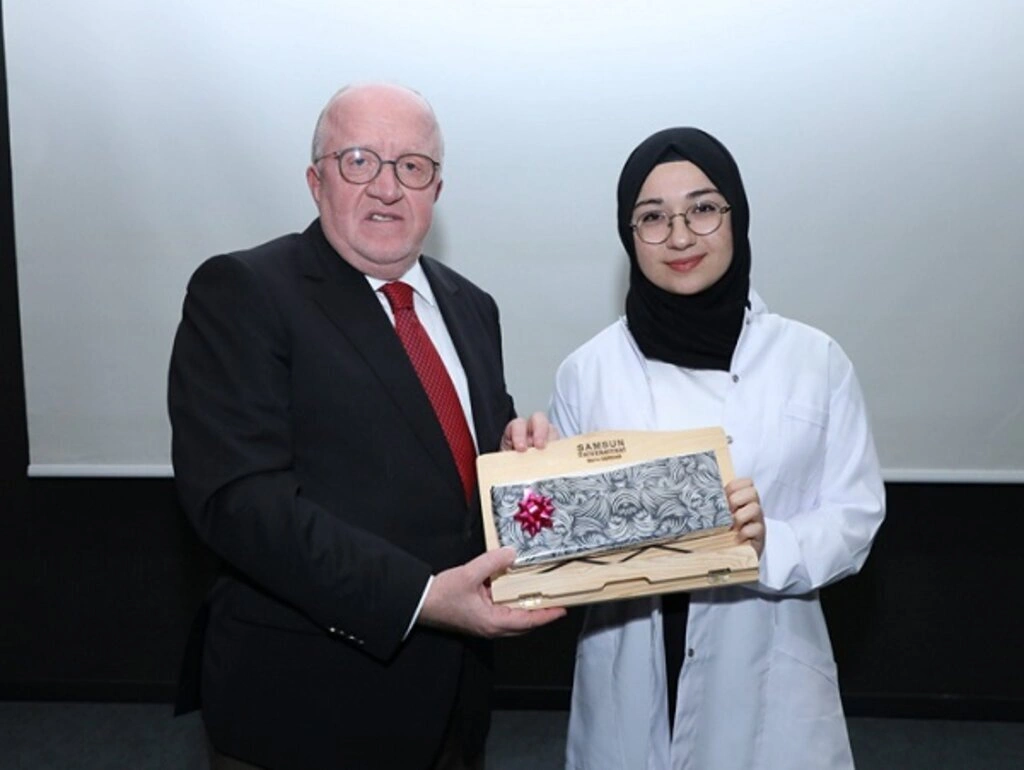 Samsun Üniversitesi Tıp Fakültesi'nde Beyaz Önlük Giyme Töreni Heyecanı