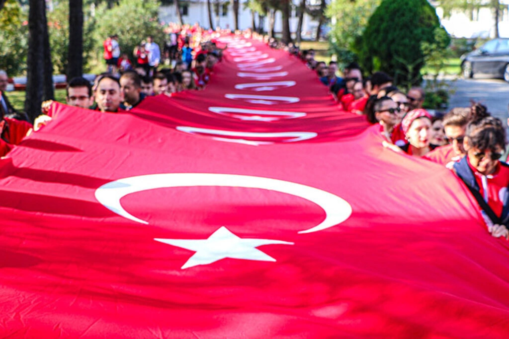 Samsun'da 100. Yıl Adalet Spor Oyunları Etkinliği Bayrak Yürüyüşü