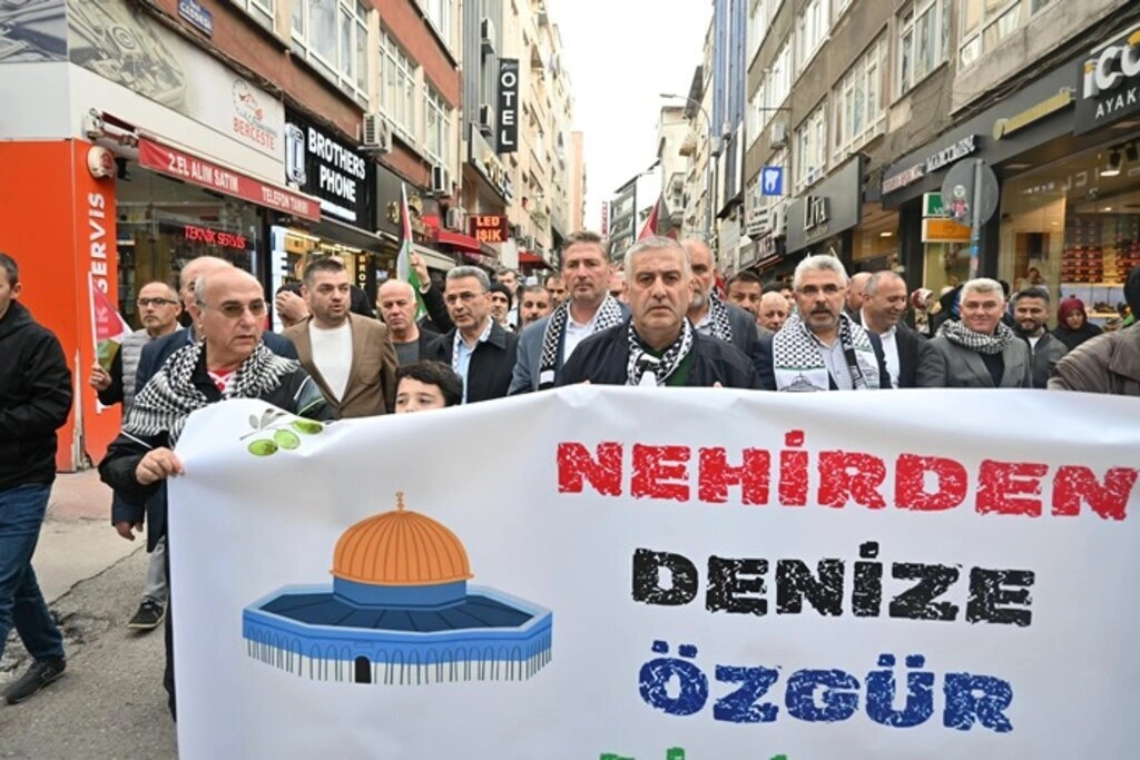 Samsun'da on binler Filistin için yürüdü