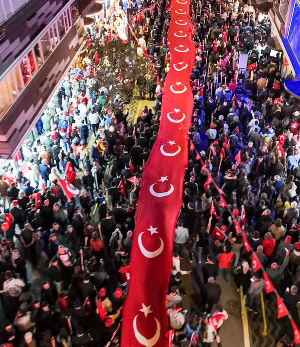 Samsun'da 1919 metrelik bayrak yürüyüşü coşkusu