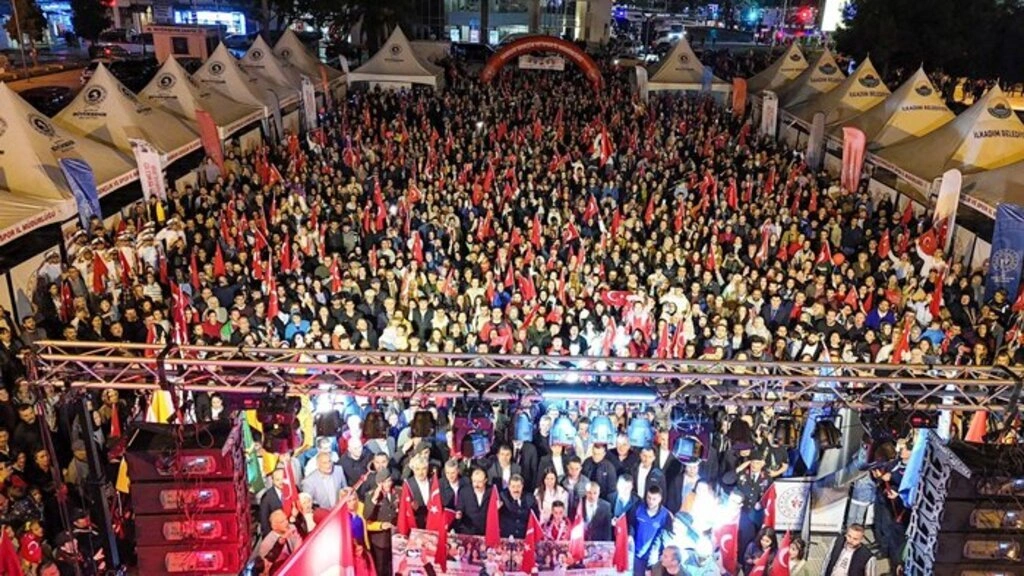 Samsun'da 1919 metrelik bayrak yürüyüşü coşkusu
