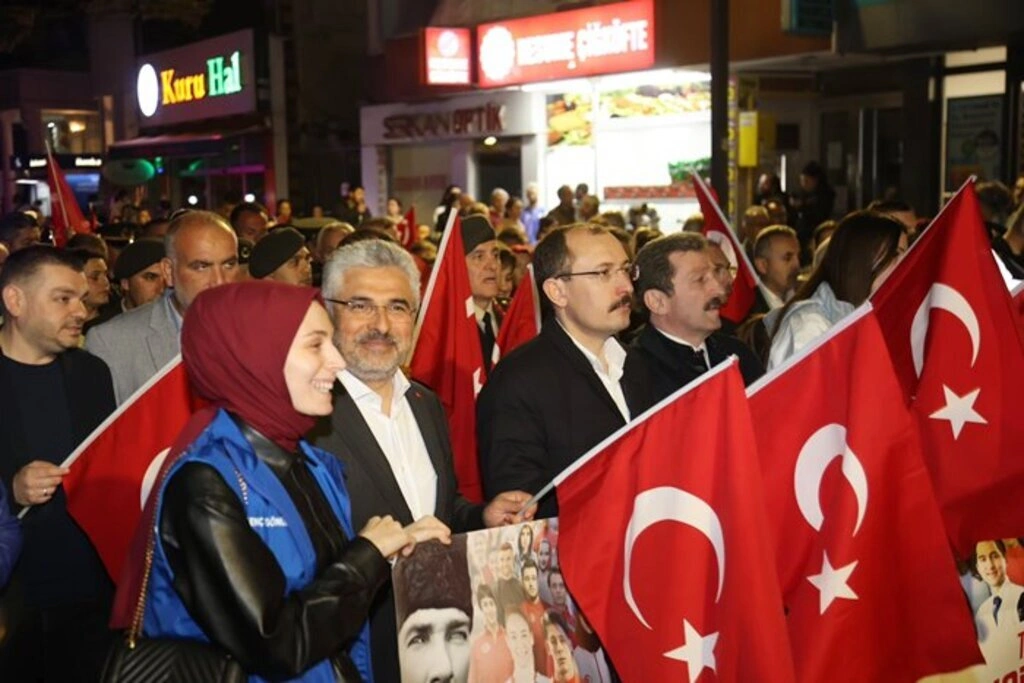 Samsun'da 1919 metrelik bayrak yürüyüşü coşkusu