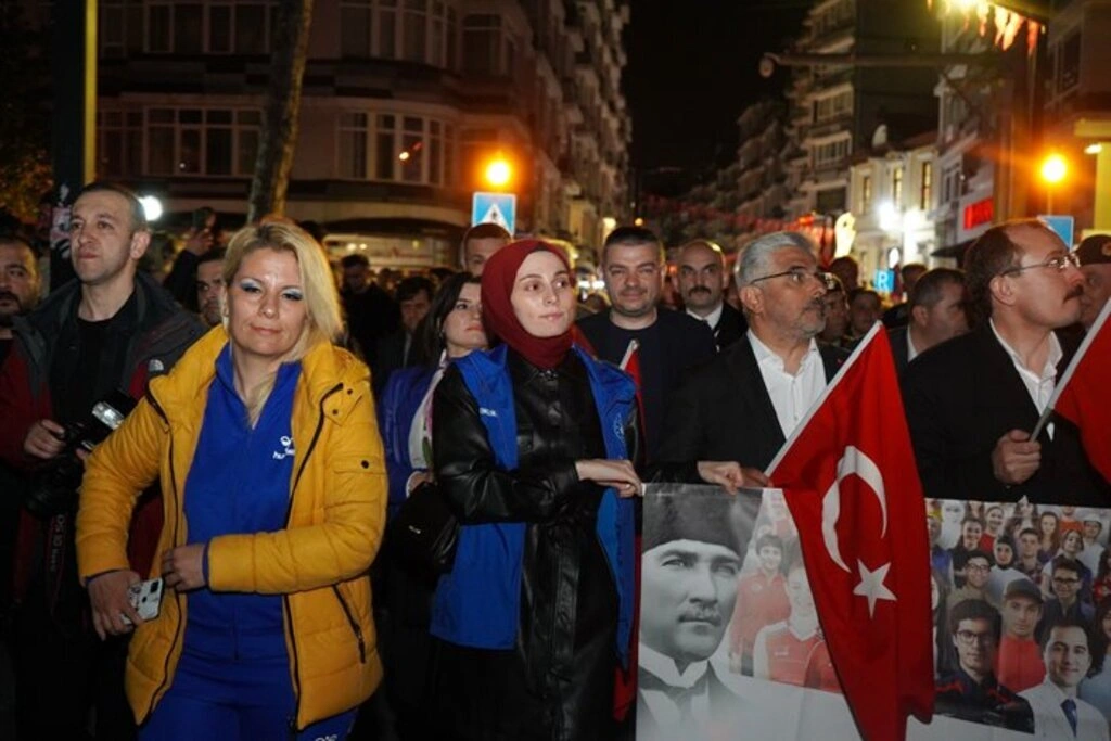 Samsun'da 1919 metrelik bayrak yürüyüşü coşkusu