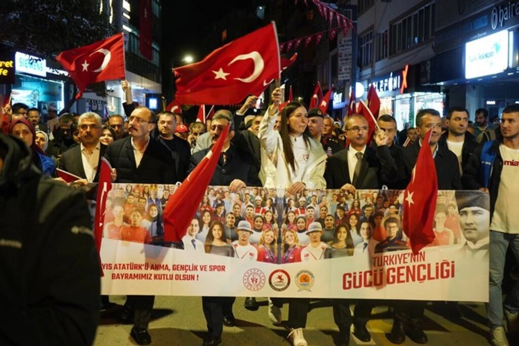 Samsun'da 1919 metrelik bayrak yürüyüşü coşkusu