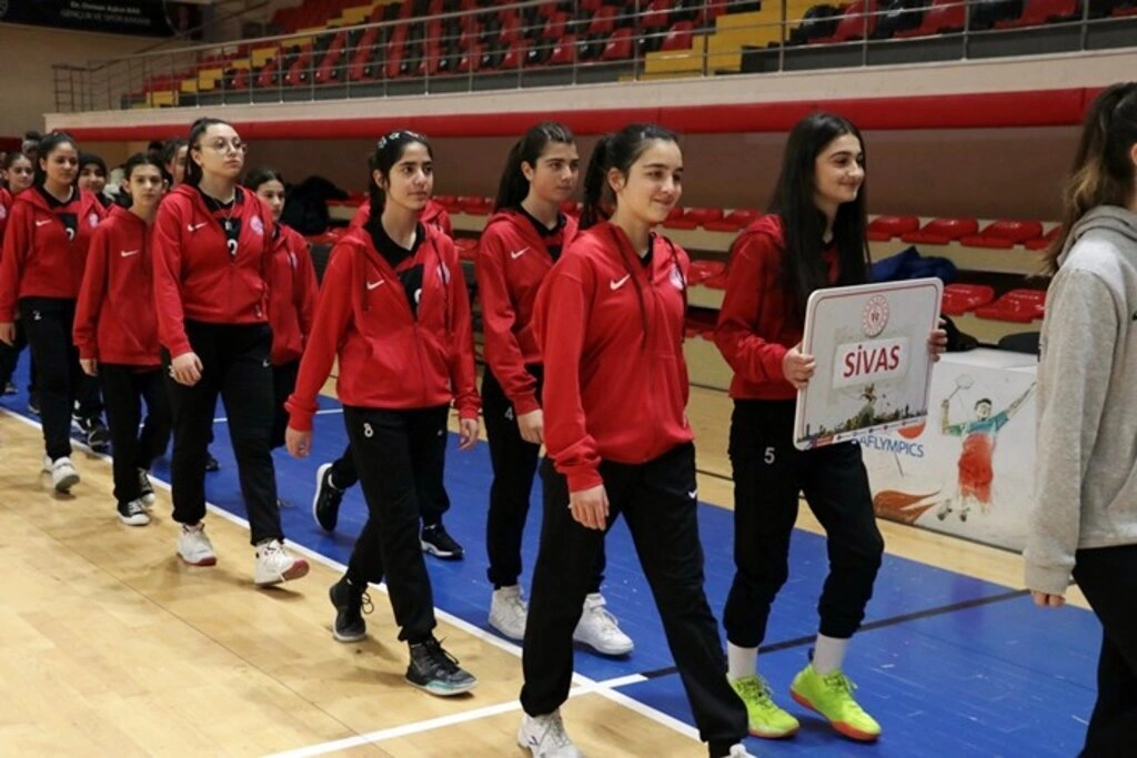 Okul Sporları Voleybol Yıldız Grup Müsabakaları başladı