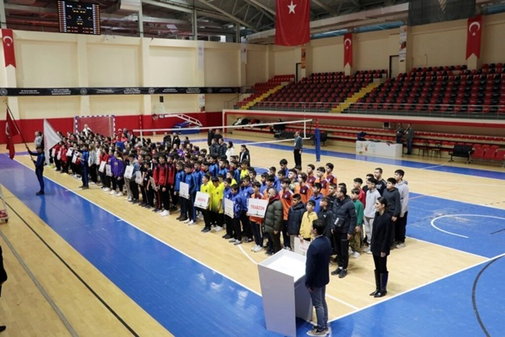 Okul Sporları Voleybol Yıldız Grup Müsabakaları başladı