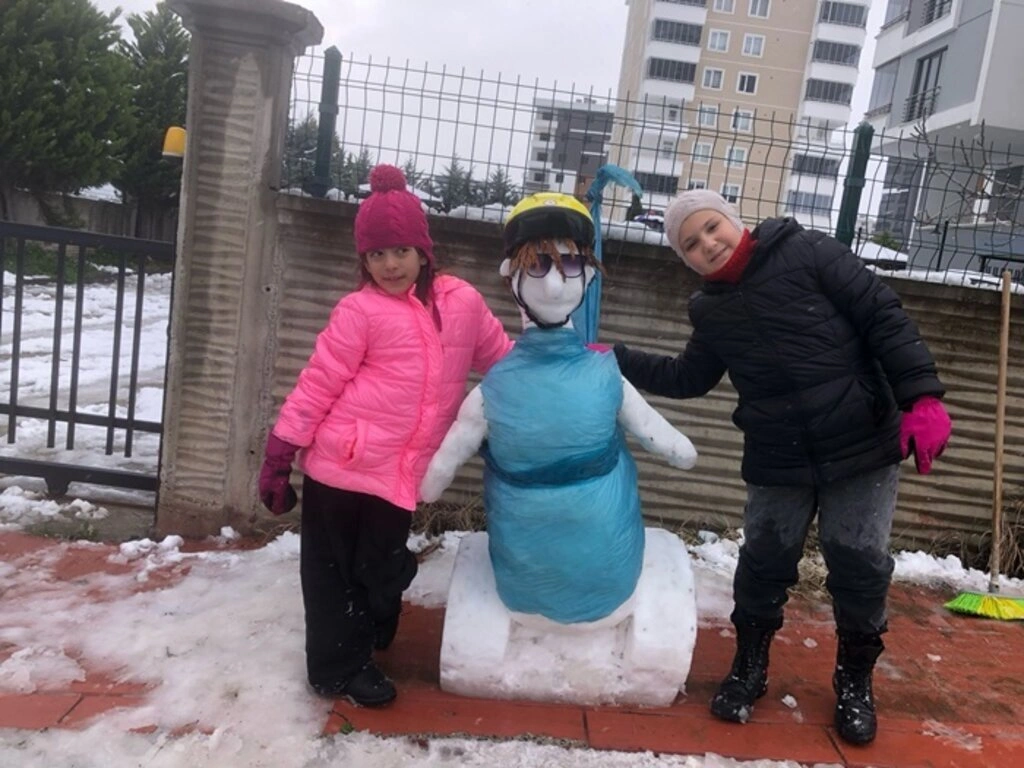 Samsun'da Kar Sanata Dönüştü: Birbirinden İlginç Kardan Adamlar