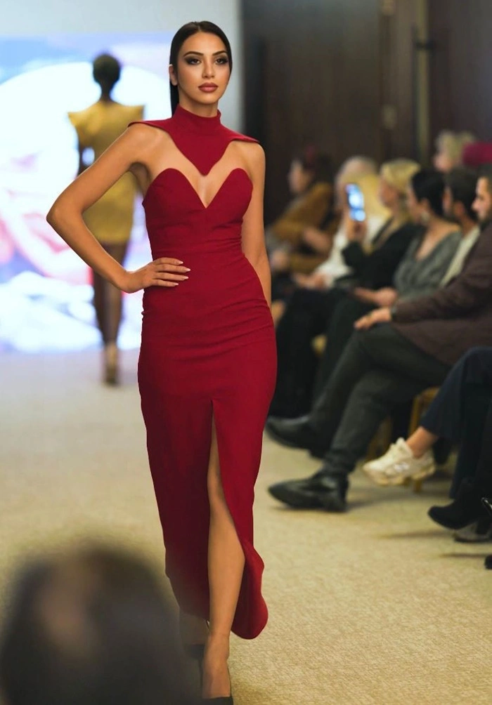 Fashion Week Successo defilesi izleyenleri büyüledi