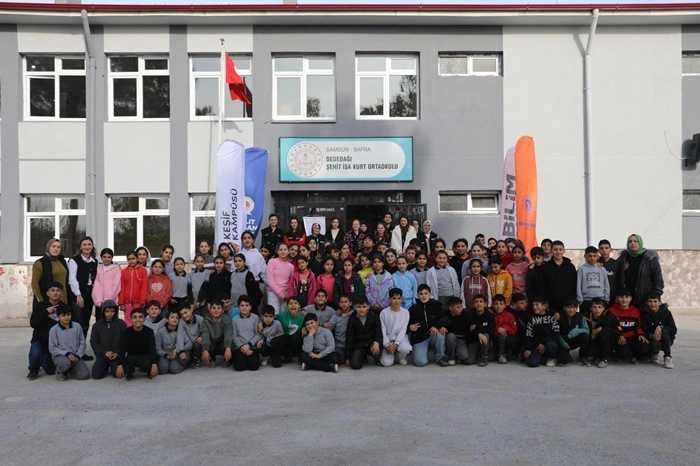 SAMSUN'DA BÜYÜKŞEHİR 40 KÖY OKULUNDAKİ 3 BİN 800 ÖĞRENCİYİ BİLİMLE BULUŞTURDU