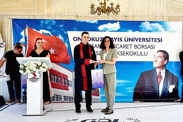 Çarşamba Ticaret Borsası MYO’da Mezuniyet Sevinci