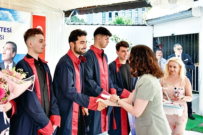 Çarşamba Ticaret Borsası MYO’da Mezuniyet Sevinci